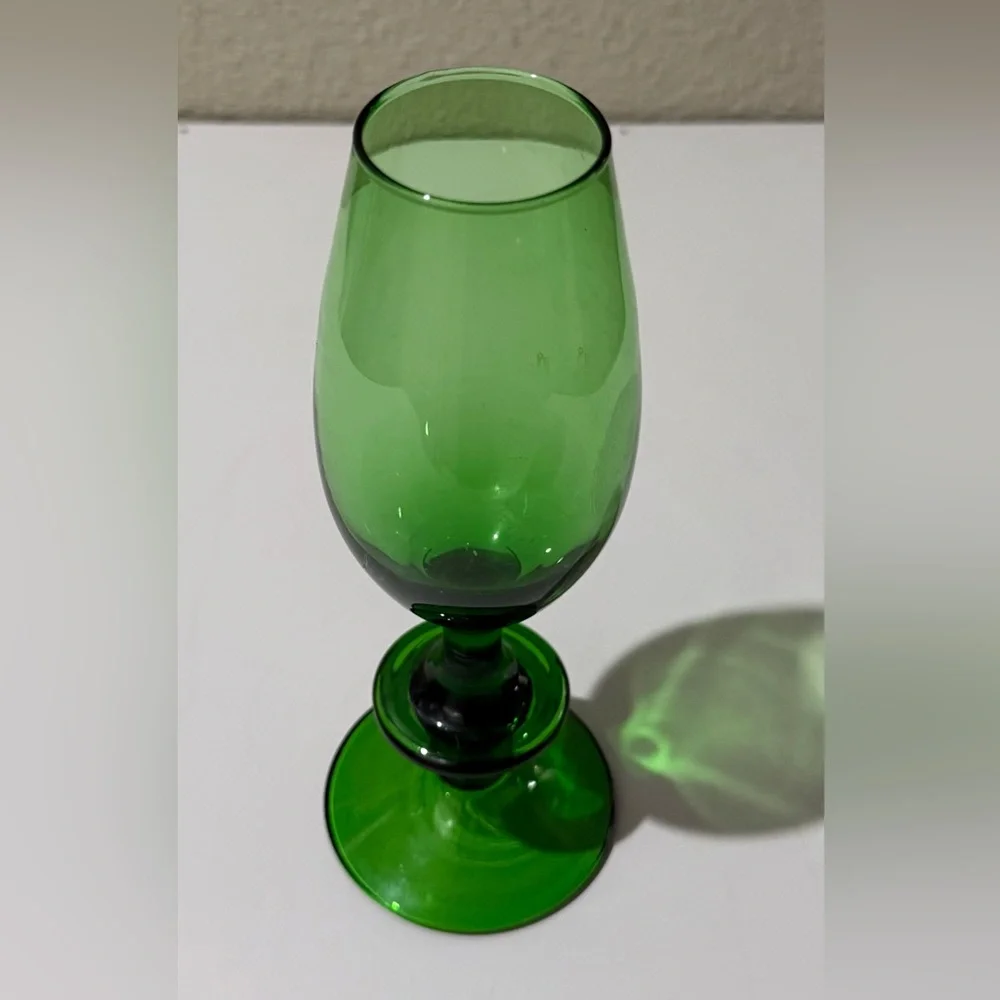 Vintage Elegant Green Glass Goblet - Picture 2 of 4
